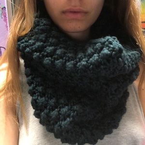Green infinity scarf